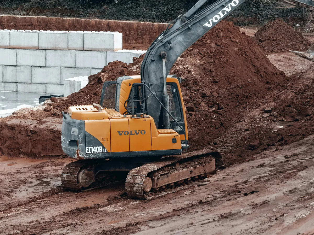 Maquinaria de construcción en obra
